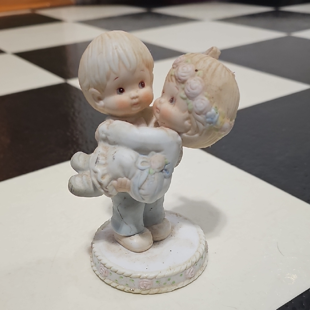 Charming Porcelain Figurine - Cream and White Husband & Wife Newleyweds